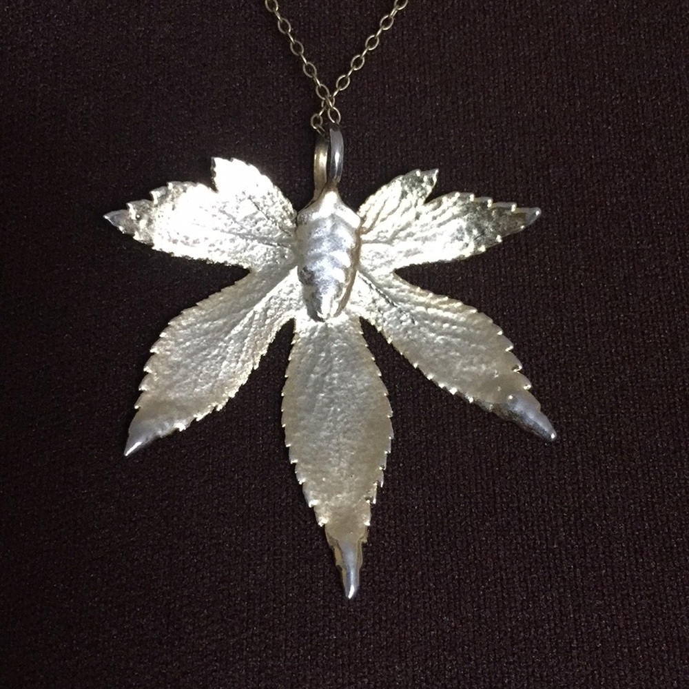 Maple Leaf Pendent Gold Plated - image 5